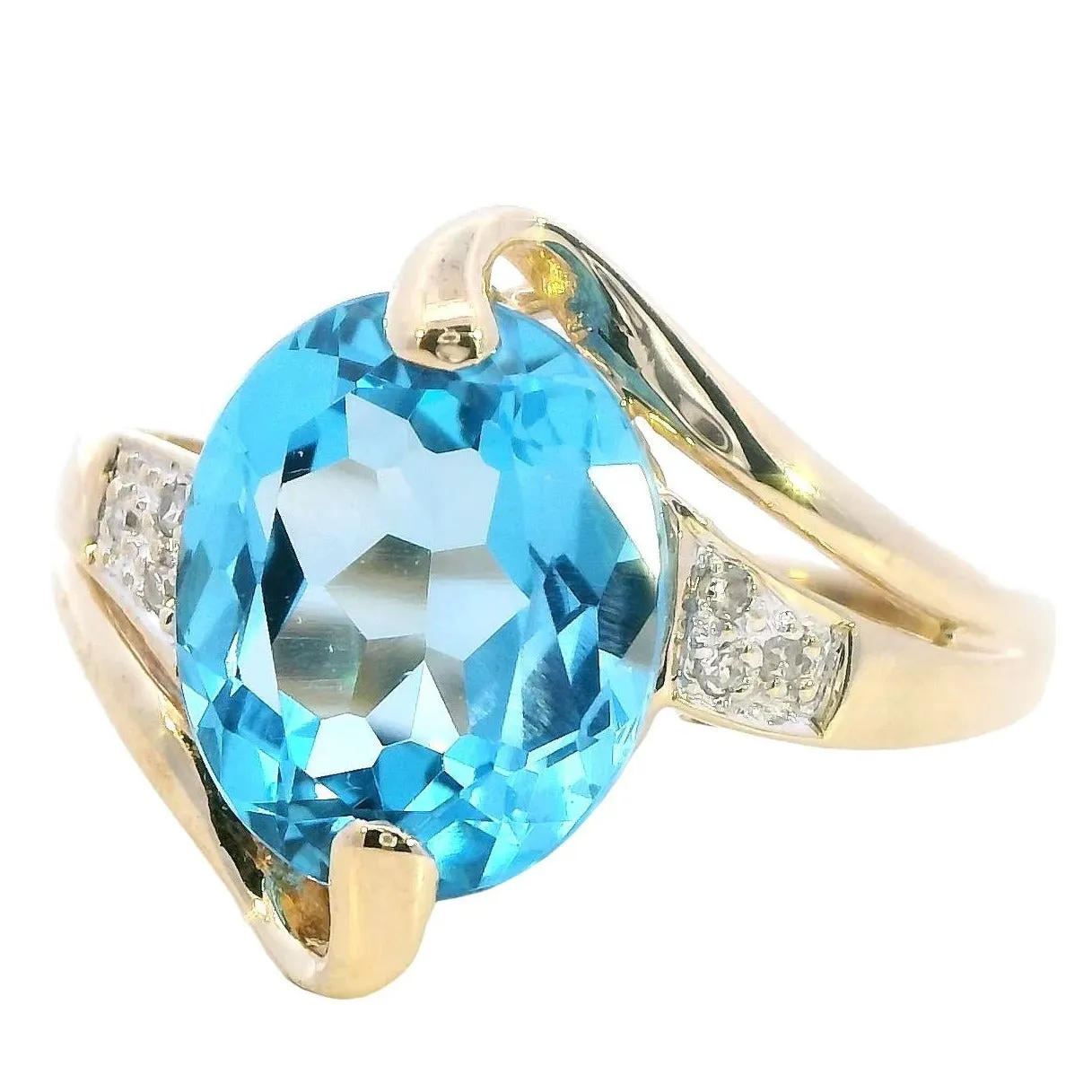 Captivating 9ct Gold Topaz & Diamond Ring - Elegance with Timeless Charm