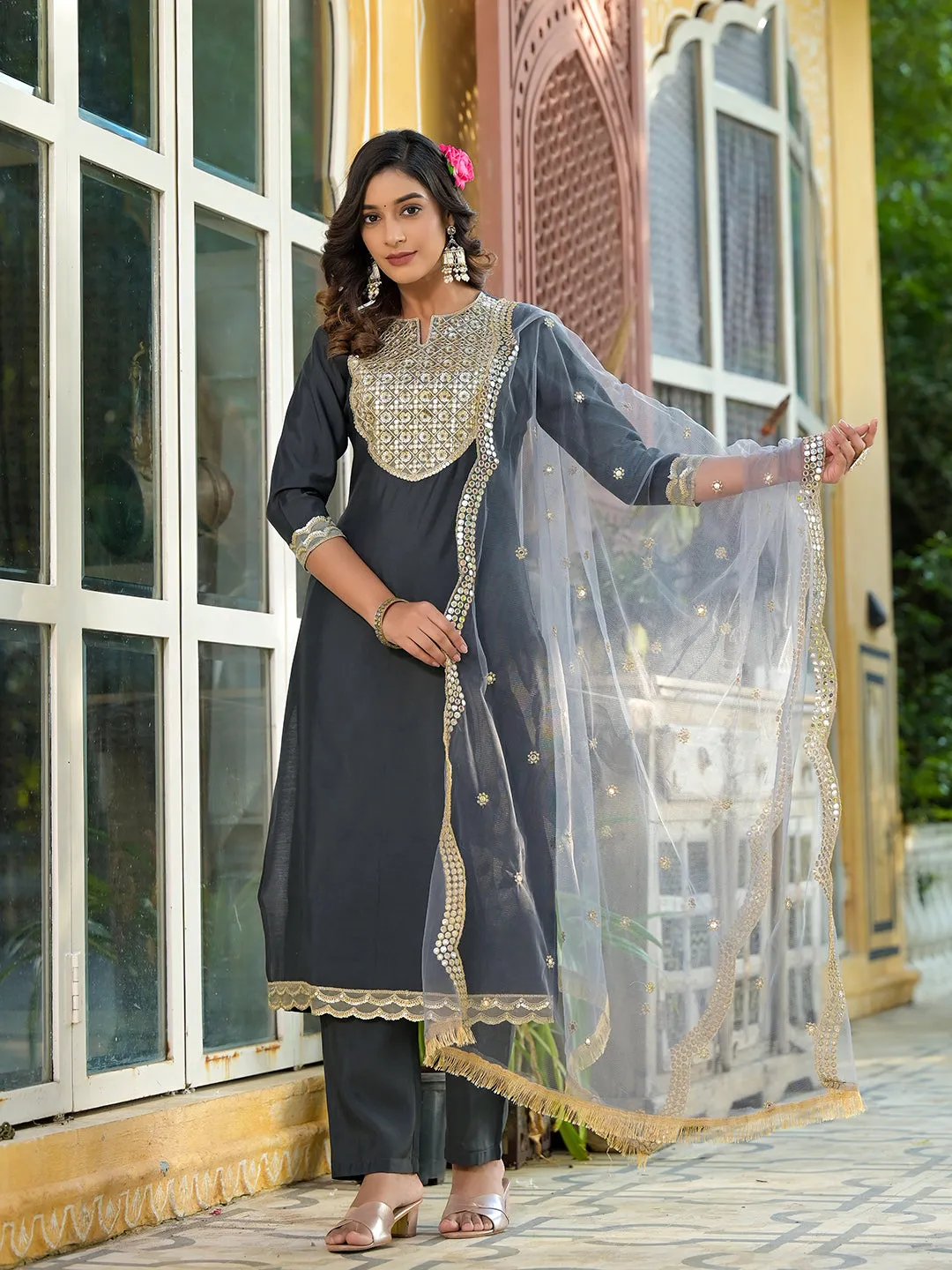 Women Grey Silk Blend Kurta Set With Dupatta