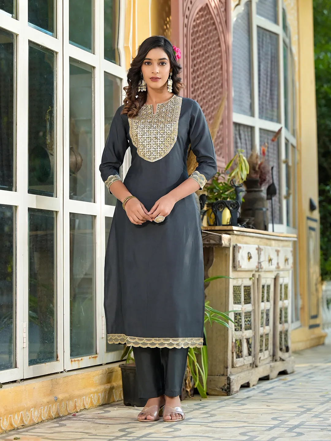 Women Grey Silk Blend Kurta Set With Dupatta
