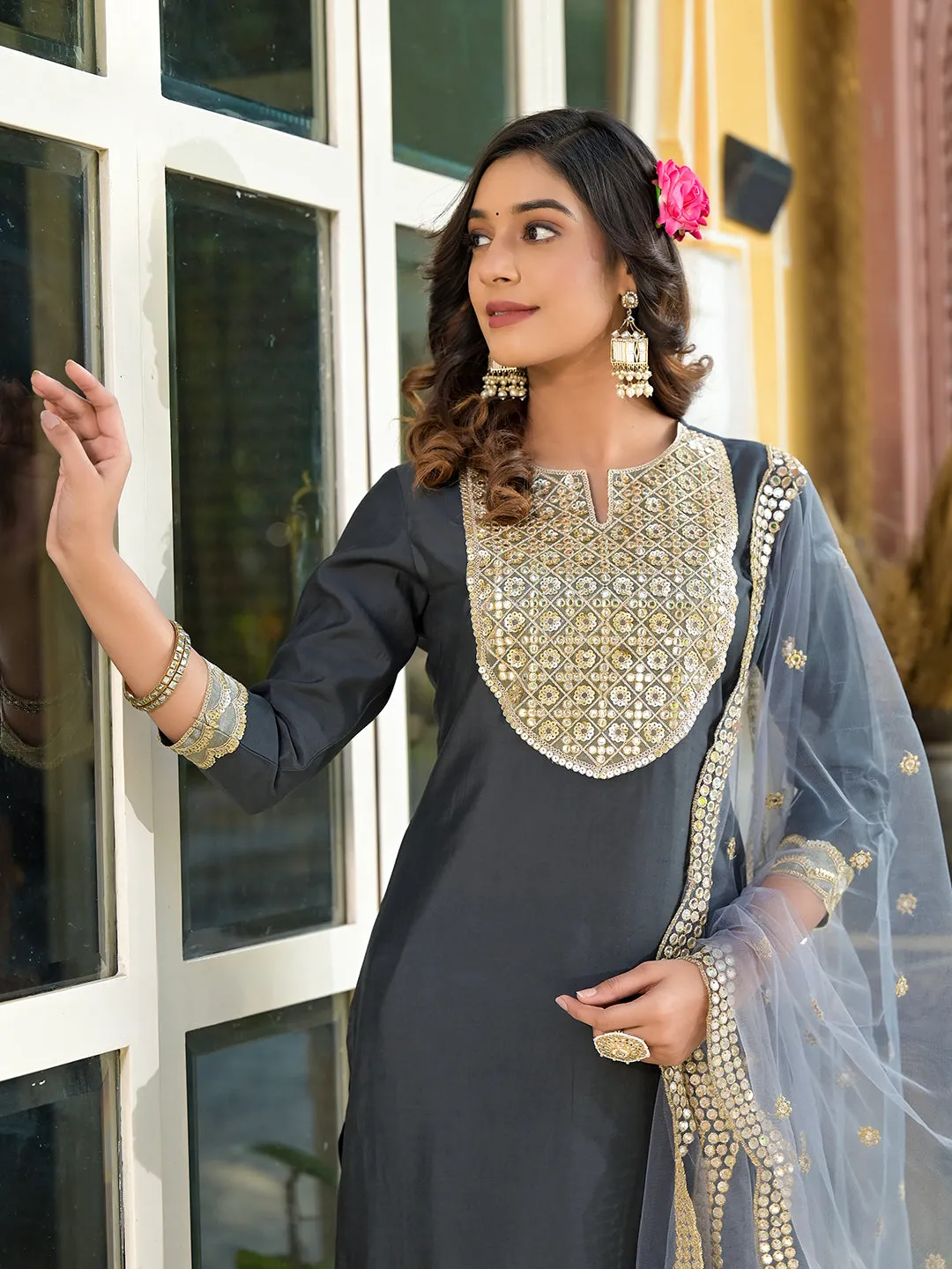 Women Grey Silk Blend Kurta Set With Dupatta