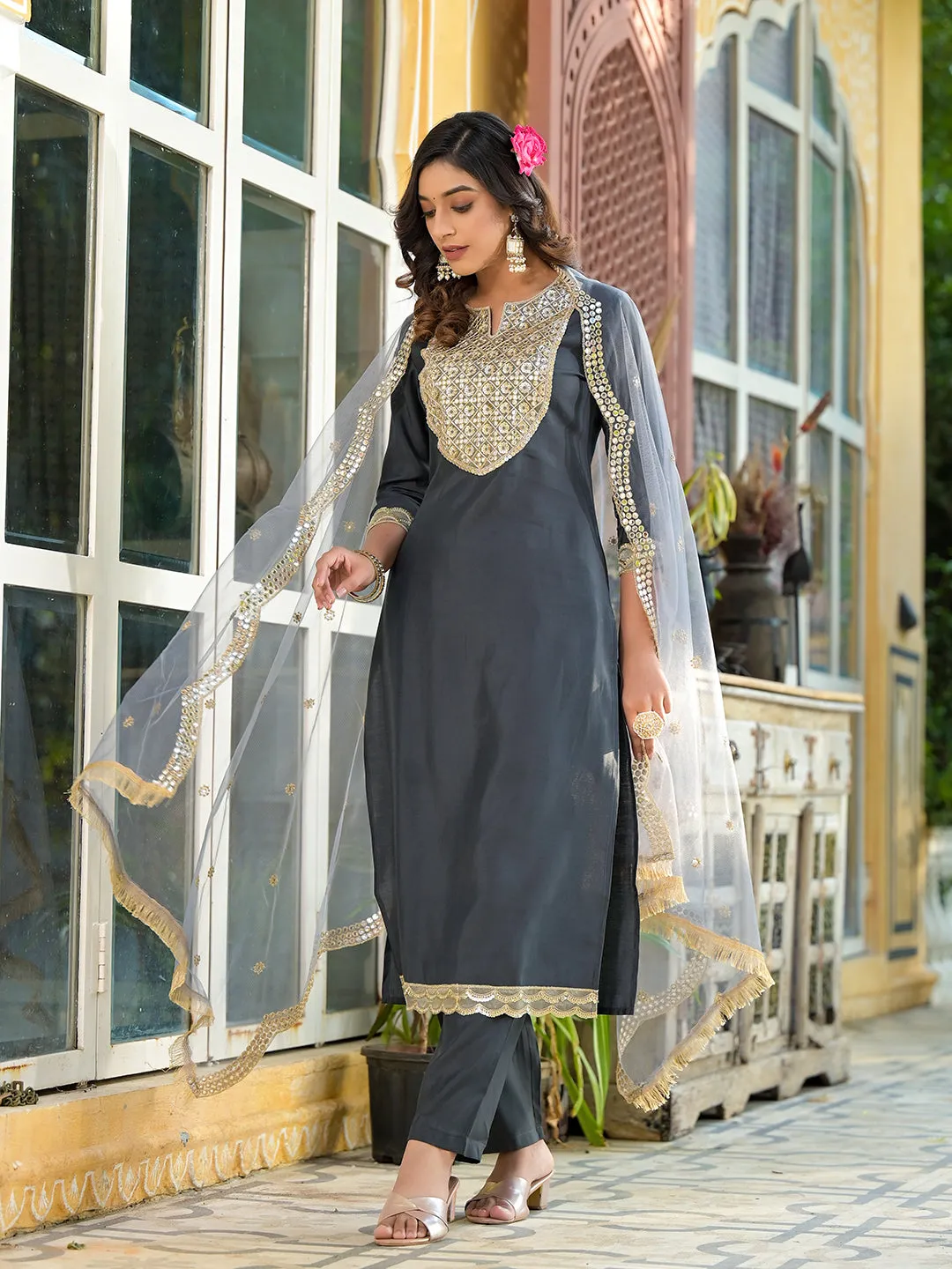Women Grey Silk Blend Kurta Set With Dupatta