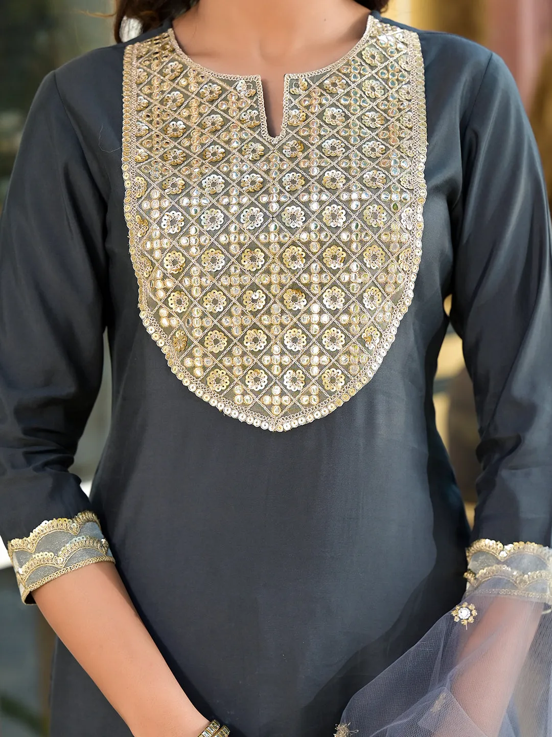Women Grey Silk Blend Kurta Set With Dupatta